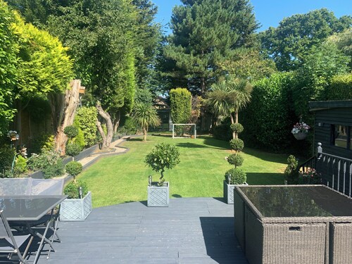 Beautiful Country Style Bungalow, In Its Own Private Little Haven.