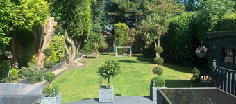 Beautiful Country Style Bungalow, In Its Own Private Little Haven.