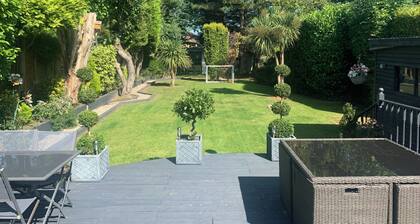 Beautiful Country Style Bungalow, In Its Own Private Little Haven.