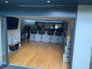 Bar (on property) - Beautiful Country Style Bungalow, In Its Own Private Little Haven. (West Kingsdown)