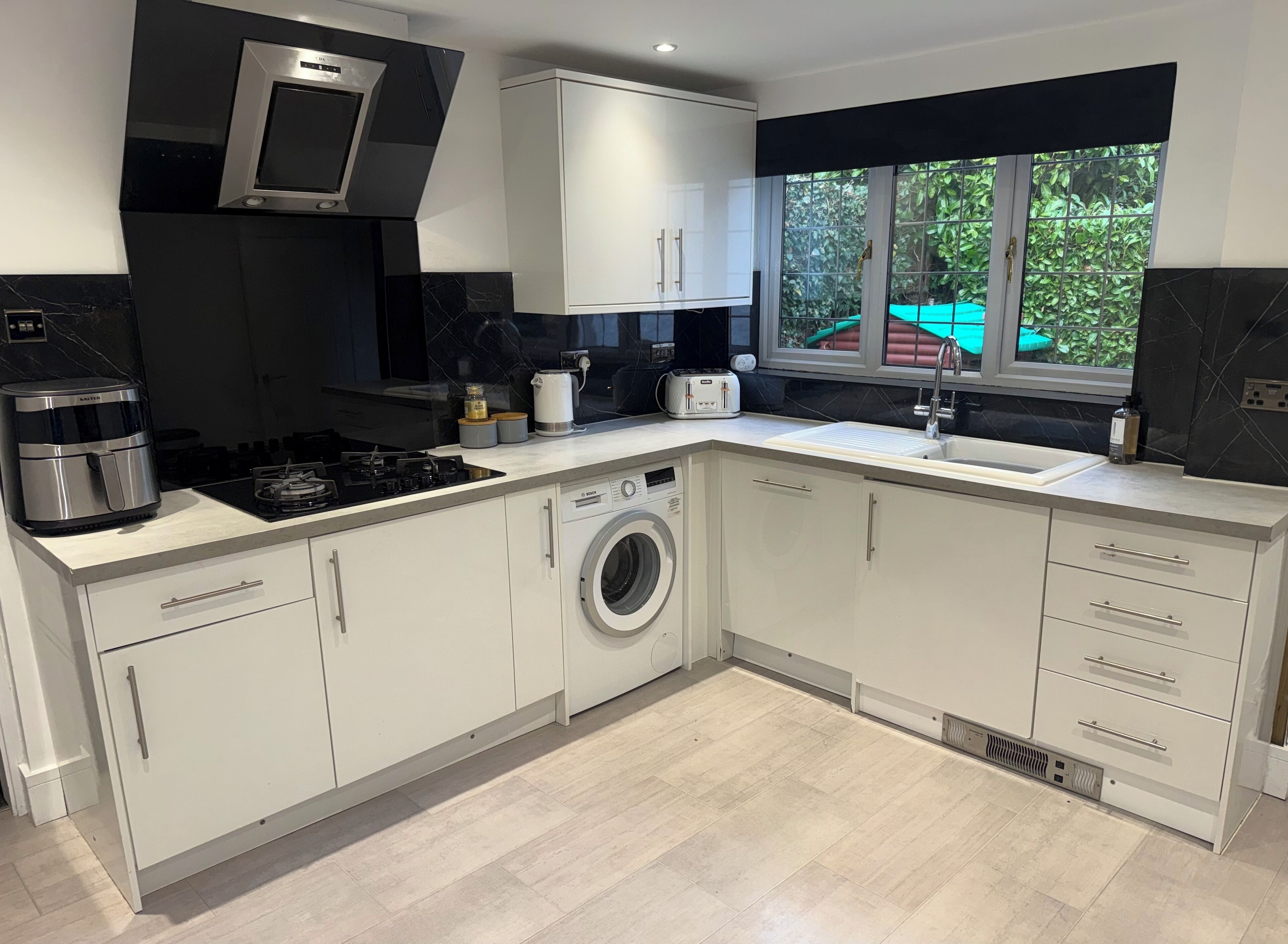 雪櫃、微波爐、焗爐、爐具