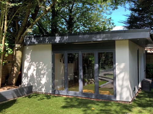 Beautiful Country Style Bungalow, In Its Own Private Little Haven.