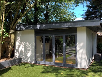 Beautiful Country Style Bungalow, In Its Own Private Little Haven.