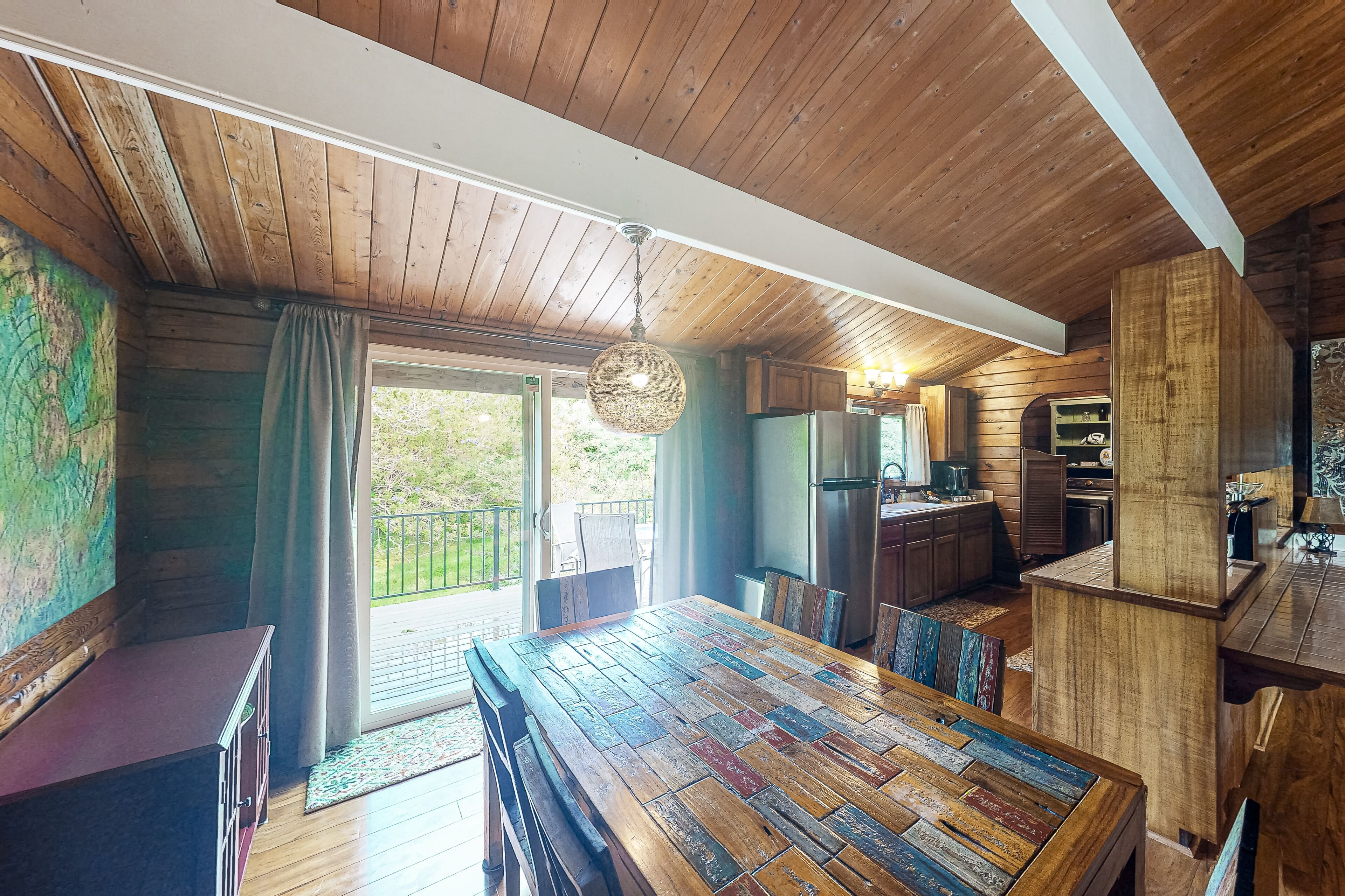 Tranquil home on 1.82-acres with lanai, free WiFi, W/D, and gas fireplace