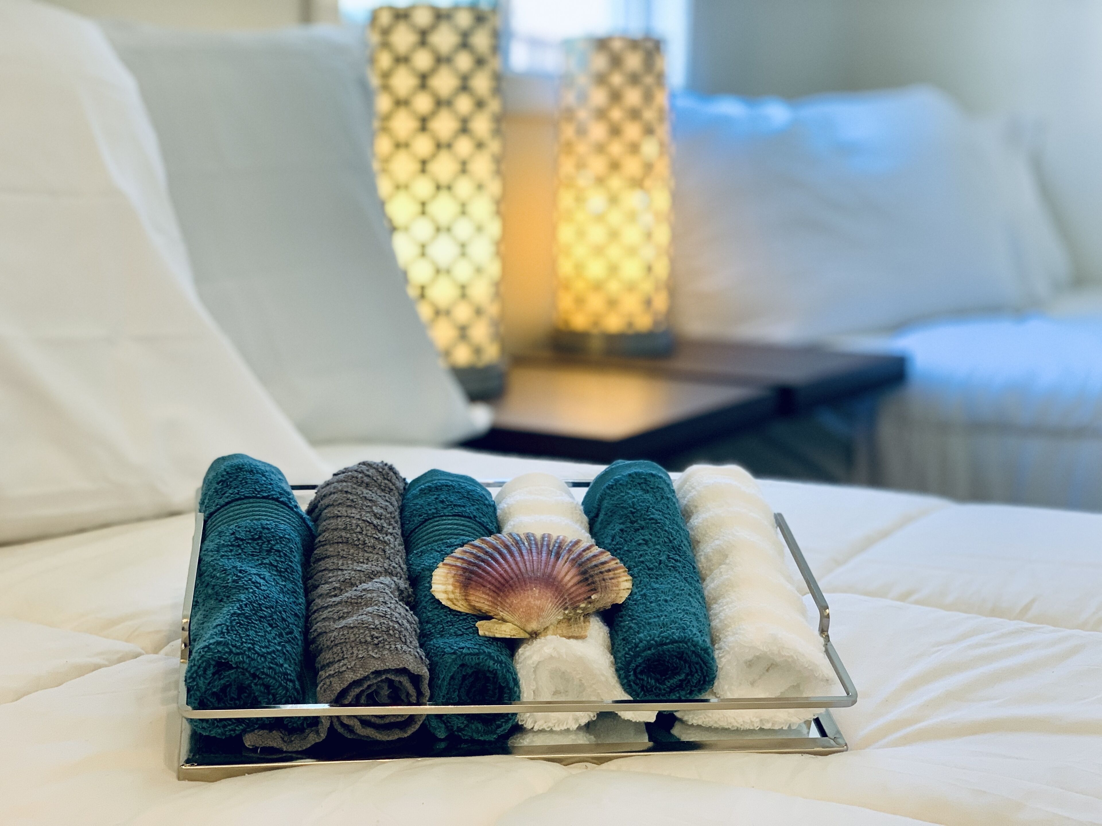 2 bedroom beach cottage with a yard including bikes, firepit