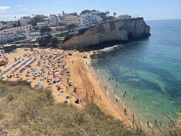 Beach nearby, sun-loungers - Dream villa in Carvoeiro Algarve (Carvoeiro)