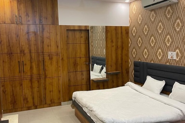 Deluxe Double or Twin Room | Bed sheets