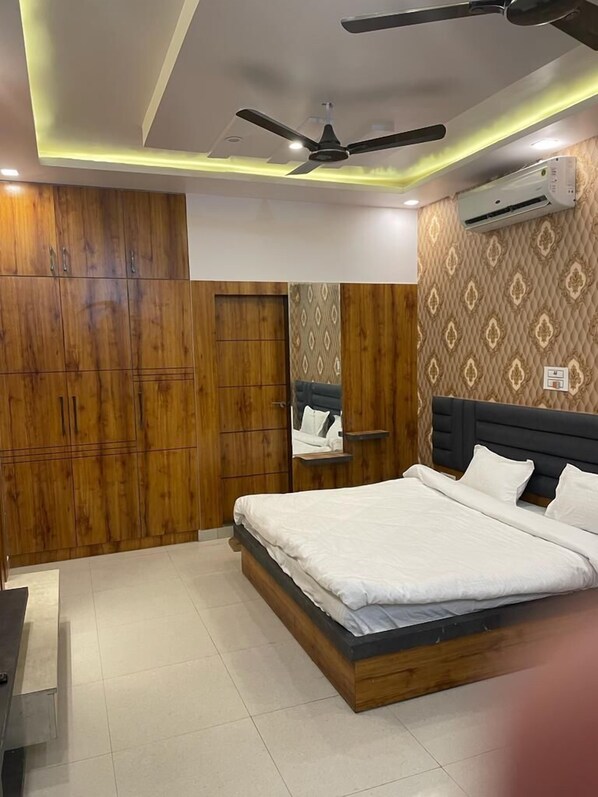 Deluxe Double or Twin Room | Bed sheets - Udiksh Hotel and Restaurants (Rohtak)