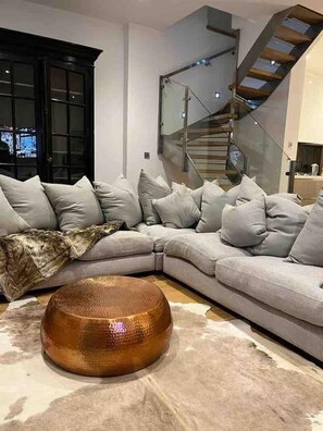 Living area - Beautiful apartment in the heart of Little Venice (London)