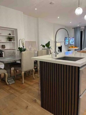 Dining - Beautiful apartment in the heart of Little Venice (London)