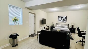 1 bedroom, desk, iron/ironing board, WiFi