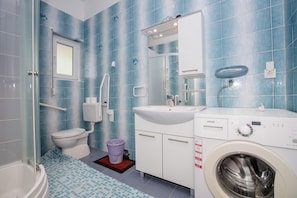 House | Bathroom | Shower, hair dryer, towels - Rab Paradise Villa -3 Bedrooms,3 Bathrooms (Rab)