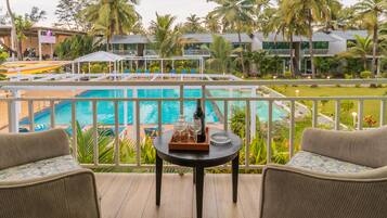 Premium Pool View Room | Cofres nos quartos, cortinas blackout, quartos à prova de som