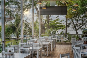 Restaurant - Foxoso La Beach Resort & Spa (Morjim)