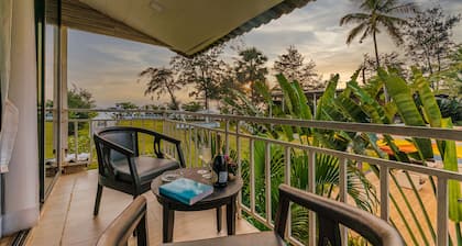 Foxoso La Beach Resort & Spa
