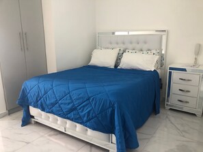 Standard Double Room Single Use | Pillow-top beds, individually decorated, individually furnished, desk - Hotel El Señorial 58 (Santo Domingo)