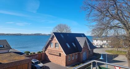 Sonnige Ferienwohnung mit Südbalkon und Meerblick