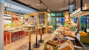 A bakery with various baked goods and a coffee station. - Baltischer Hof, Apartment 38 (Boltenhagen)