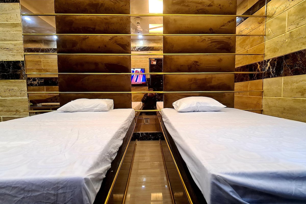 basic studio, 1 bedroom | free wifi, bed sheets