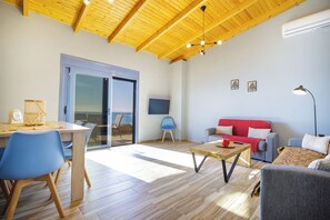 21-inch TV with satellite channels - Maritinas Apartment Sea View (Pyrgos)