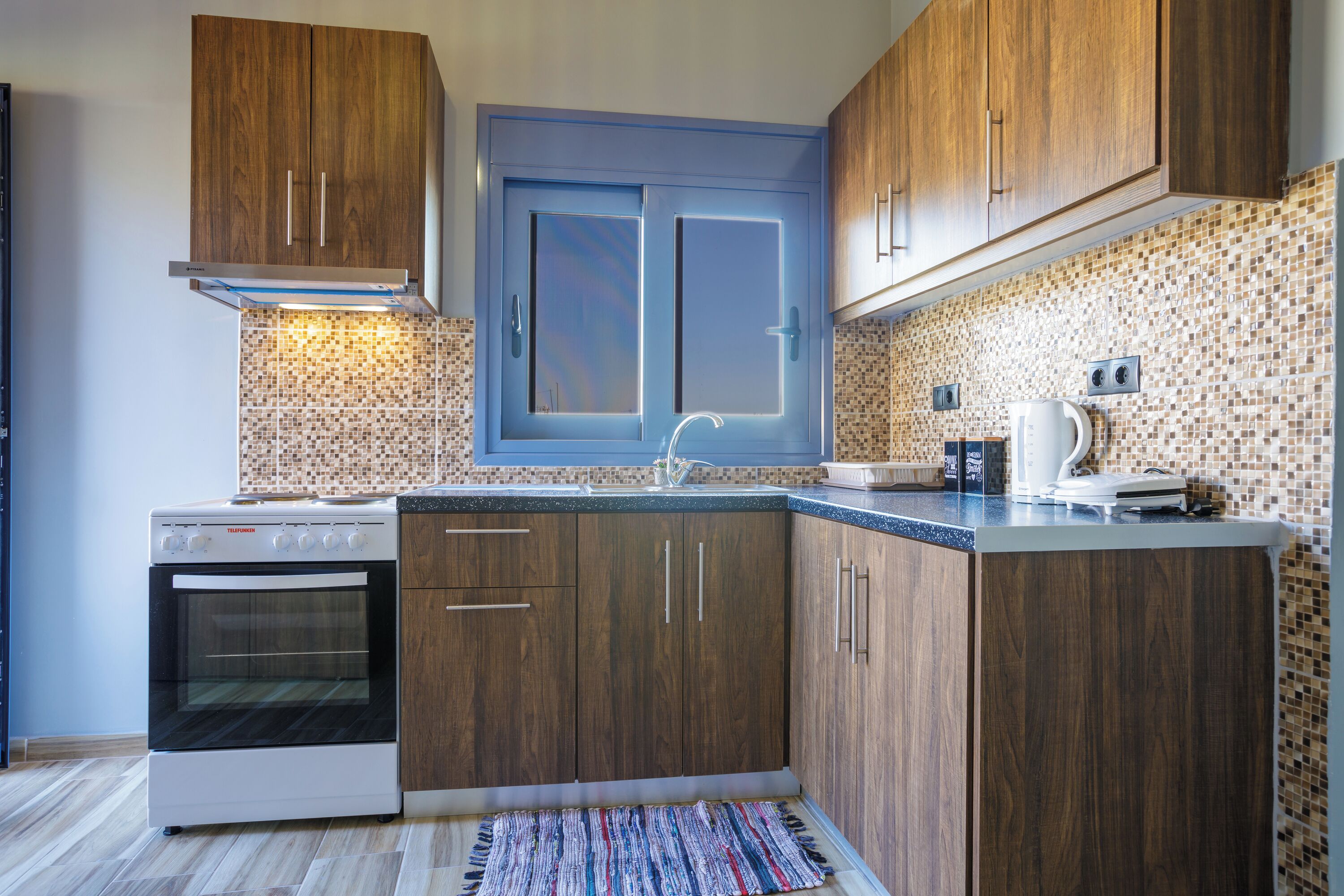 Family Apartment, Multiple Bedrooms, Sea Facing (Maritinas Apartment Sea View) | Private kitchen | Fridge, oven, stovetop, coffee/tea maker