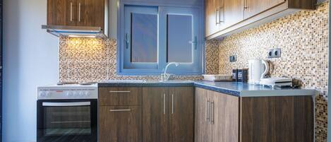 Family Apartment, Multiple Bedrooms, Sea Facing (Maritinas Apartment Sea View) | Private kitchen | Fridge, oven, stovetop, coffee/tea maker