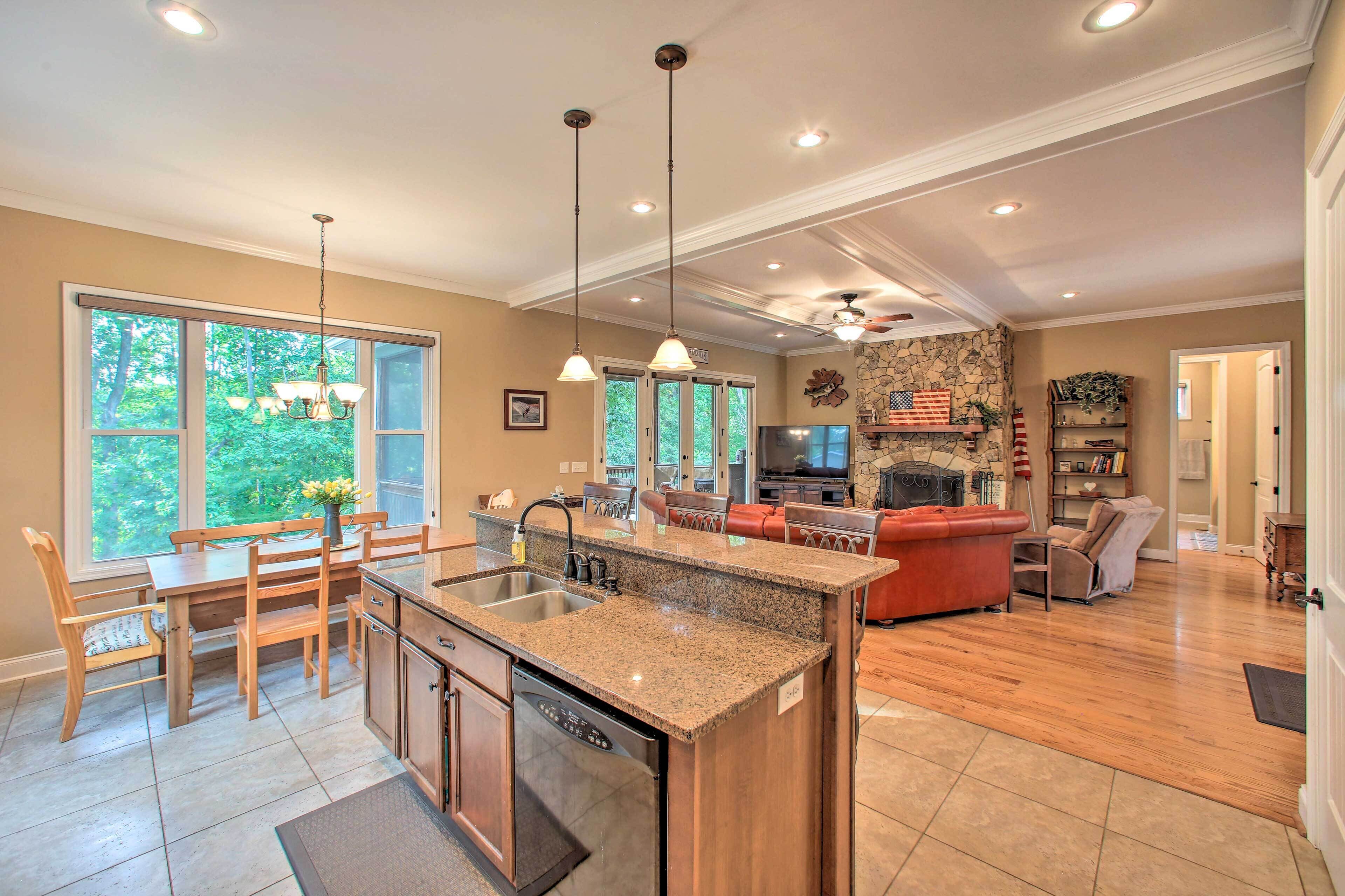 Townville Lakefront Cottage w/ Private Dock!