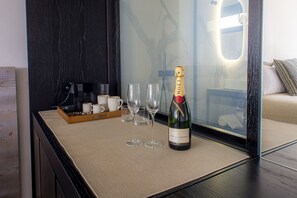 Minibar, caja de seguridad en la habitación y sistema de insonorización 