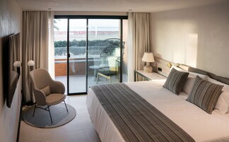 Minibar, in-room safe, soundproofing, free WiFi