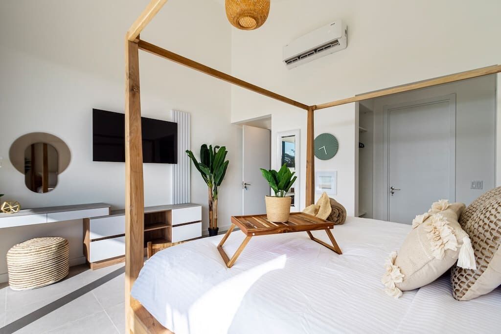 3 habitaciones, tabla de planchar con plancha, wifi y ropa de cama 