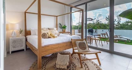 3 bdrm/2 bath Villa w/pool, Azure Beach Residences