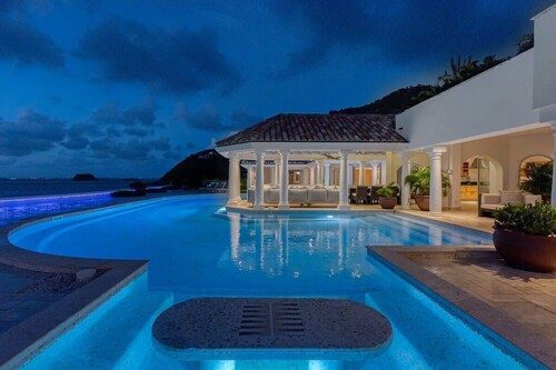 Five bedroom petit plage oasis with contemporary style