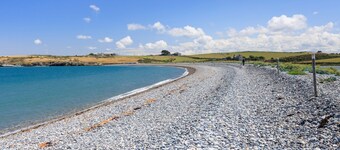 Erw Rhys - sleeps 6 guests  in 3 bedrooms