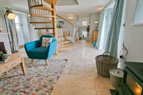 Bwthyn Derwen -  a coastal that sleeps 4 guests  in 2 bedrooms