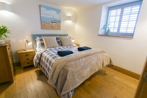 3 habitaciones, tabla de planchar con plancha y cuna de viaje 