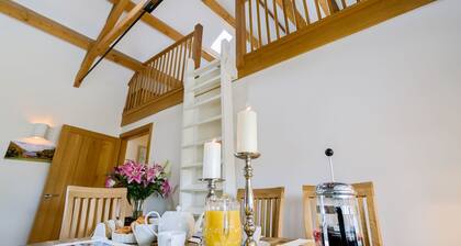Buttercup - a coastal that sleeps 4 guests in 2 bedrooms