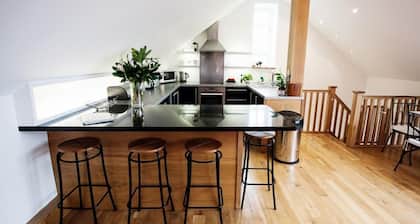 Big Moo - a sea view that sleeps 8 guests in 4 bedrooms