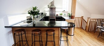 Big Moo - a sea view that sleeps 8 guests in 4 bedrooms