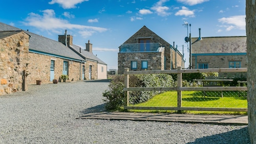 Big Moo -  a sea view that sleeps 8 guests  in 4 bedrooms