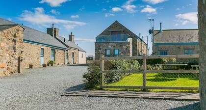 Big Moo - a sea view that sleeps 8 guests in 4 bedrooms