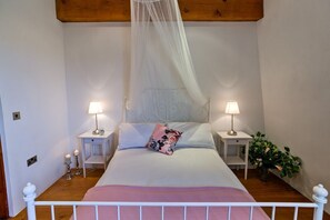 3 bedrooms, iron/ironing board, travel cot, free WiFi