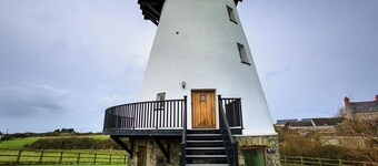 Melin Y Bont -  a dog that sleeps 6 guests  in 3 bedrooms