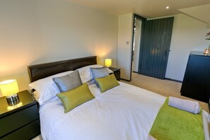 3 bedrooms, iron/ironing board, travel cot, free WiFi - Highfield -  a sea view that sleeps 6 guests  in 3 bedrooms (Holyhead)