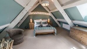 4 bedrooms, iron/ironing board, travel crib, free WiFi - Pilot House -  a sea view that sleeps 8 guests  in 4 bedrooms (Beaumaris)