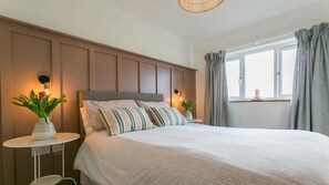 2 bedrooms, iron/ironing board, free WiFi