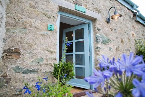 Oyster Catcher -  a ground floor bedroom that sleeps 6 guests  in 3 bedrooms