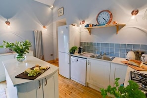 Køleskab, mikrobølgeovn, ovn, opvaskemaskine