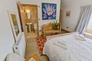 3 chambres, fer et planche à repasser, accès au Wi-Fi (inclus)