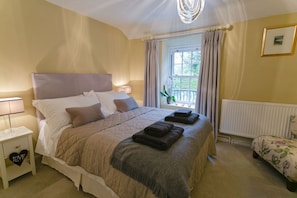 2 bedrooms, iron/ironing board, travel cot, free WiFi