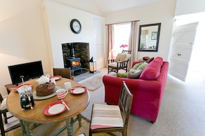 TV, fireplace